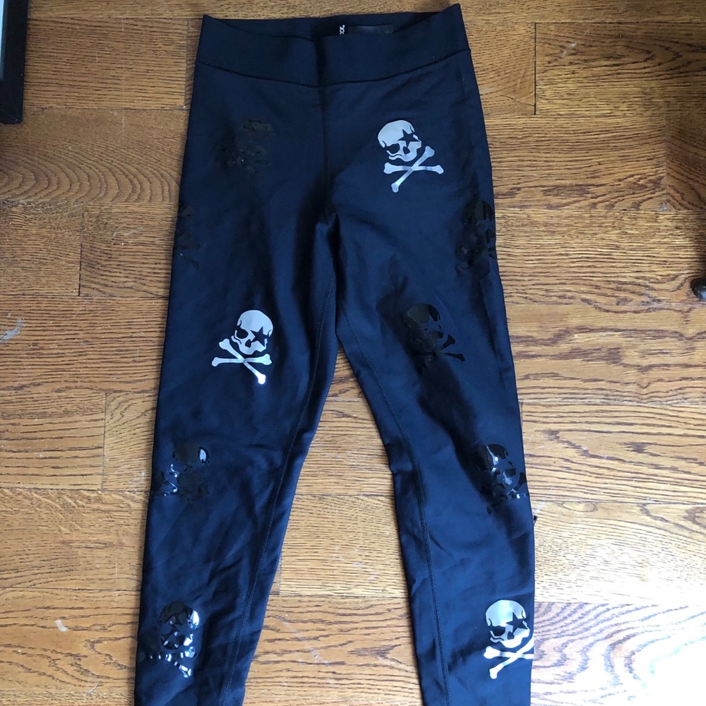 Ultracor x SoulCycle skull pop leggings